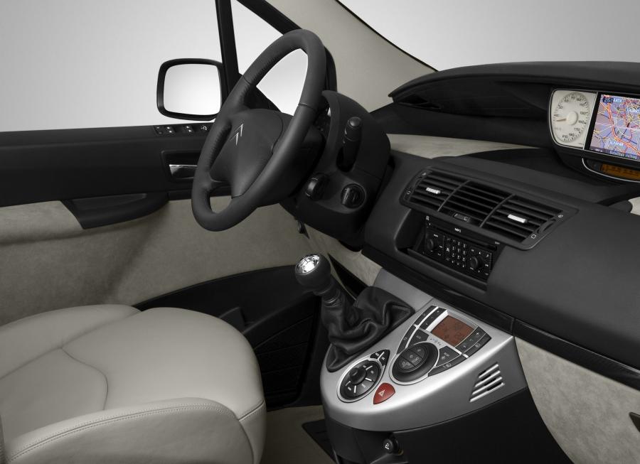  Citroen C8 2002 года  (фото 17 из 28)